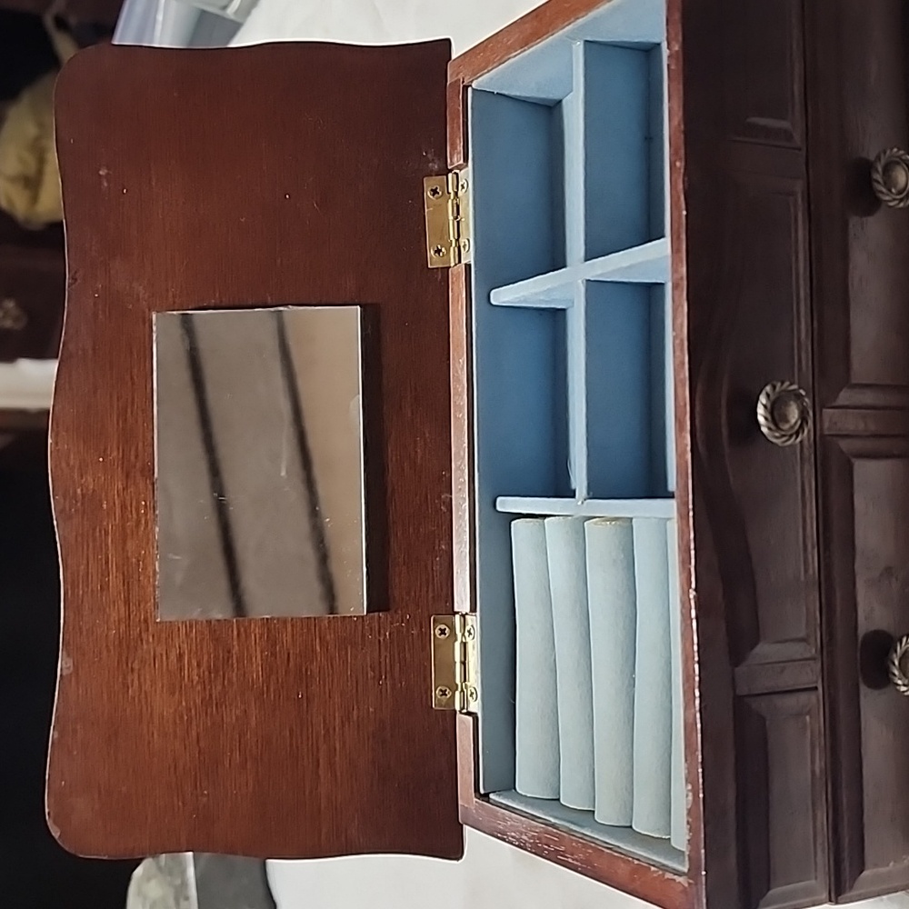 VINTAGE  WOODEN  JEWELRY BOX WITH MIRROR AND LID. HORSE 🐎 STICKERS. - Picture 4 of 11
